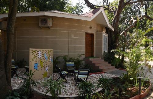 Pachmarhi Bed & Breakfast | Neelam Foresteria Resort