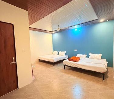 Guptkashi Bed & Breakfast | Neelkanth Resort