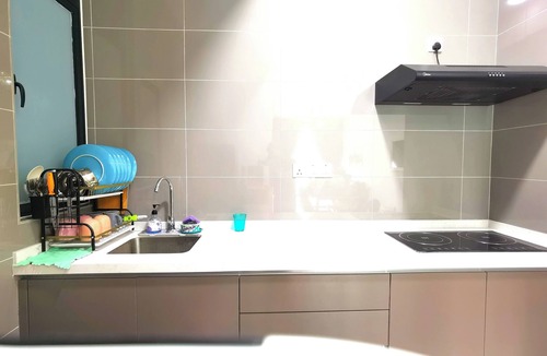 Kuala Lumpur Condo | Nice 3-bedroom condo with beautiful and fun swimming pool in North Kuala Lumpur