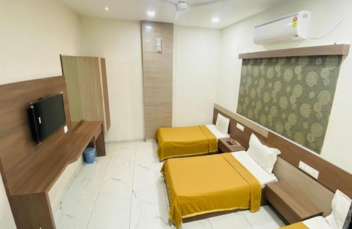 Halol Hotel | NON AC Richa Hotel Palace Vadodara