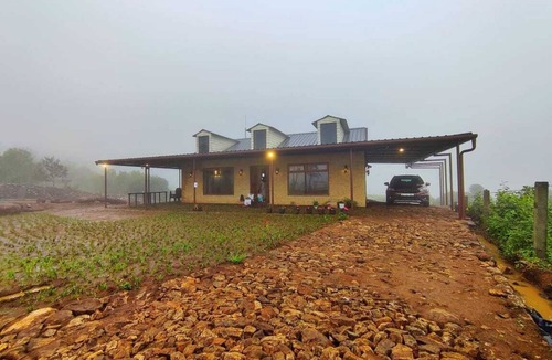 Elappara House | On The Rocks Vagamon