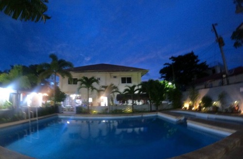 San Antonio House | One bedroom with kitchen & shower room