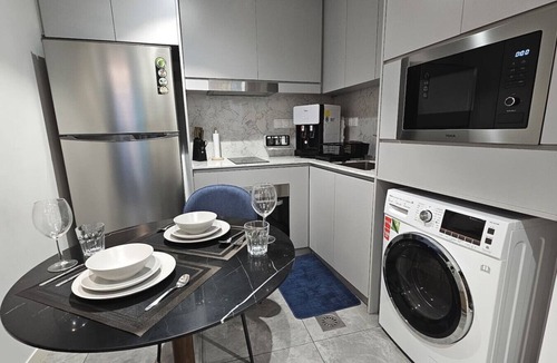 Mont Kiara Apartment | OOAK 1BR Apt w/Blcony, Nflix,Btub & Wtr Dispenser