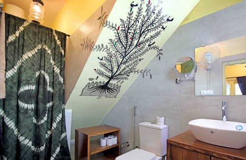 Lake Swaroop Sagar House | oolala-your lake house in the center of Udaipur(Green Room)