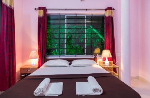 Andhakaranazhy House | Orchid Lake View Homestay