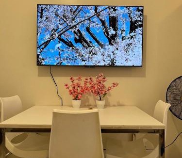 Valencia Apartment | Osaka Theme LRT Gilmore Robinsons Magnolia Pool Free Netflix Prime HBO Max Internet