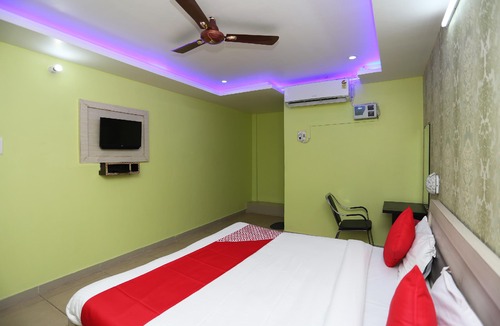 Alambagh Hotel | OYO 19192 Hotel New Metro