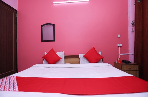 Alambagh Hotel | OYO 19192 Hotel New Metro