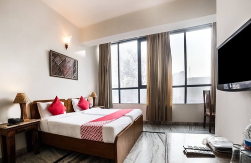 Pink City Hotel | OYO 27041 Hotel Luna Rosa