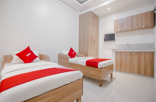 Sampaloc Hotel | OYO 605 The Quarters