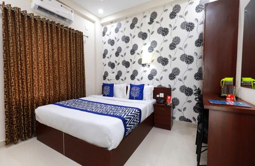 Kaloor Hotel | OYO 6728 Almas Residency