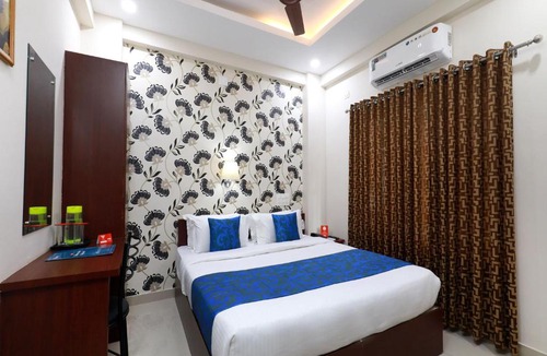 Kaloor Hotel | OYO 6728 Almas Residency