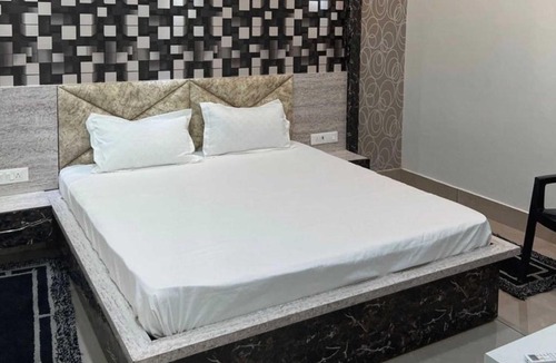 Bhiwani Hotel | OYO Flagship 91699 R S Hotel