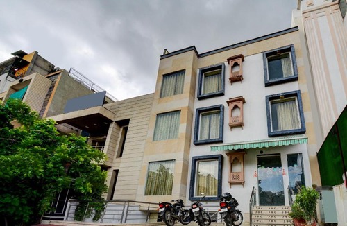 Durgapura Hotel | OYO Flagship Hotel Taurus