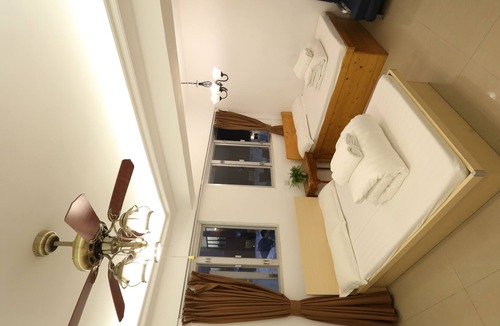 Yau Tsim Mong Apartment | P010廟街夜市，油麻地MTR站步街20秒，交通方便，廚房，陽台，独立卫生间，即热水器，旺角尖沙咀