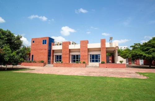 Jaipur District Villa | Palm Familia-6BHK Italian Farmhouse with Cook