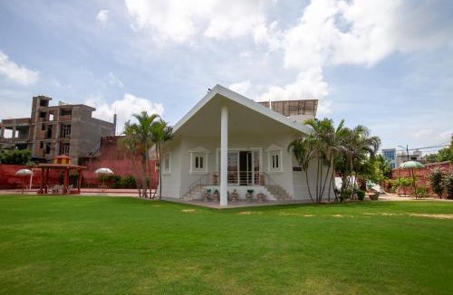 Jaipur District Villa | Palm Familia-6BHK Italian Farmhouse with Cook