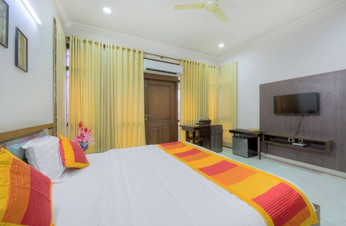 Civil Lines Bed & Breakfast | PALM34 - Luxury Private Room with attached Bath