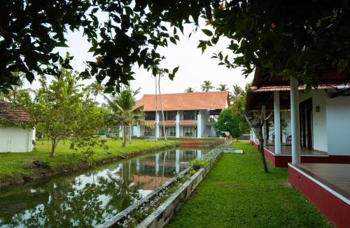 Alappuzha Resort | Palmgrove Lake Resort