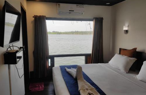 Tonse West Hotel | Paradise Lagoon