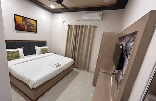 Varanasi House | Paradise Stays