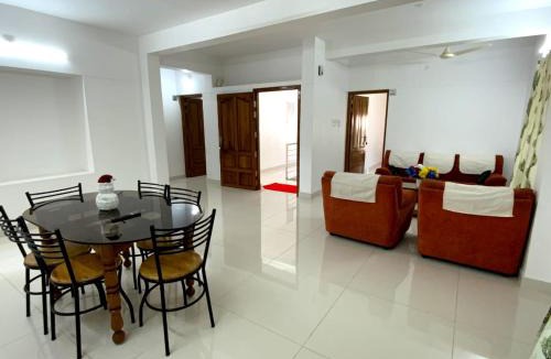 Kazhakuttam House | PAZHOOR RESIDENCY HOME STAY 4BHK Deluxe
