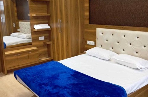 Ujjain House | Peaceful location, clean room, near to Mahakal Jyotirling - Chandra