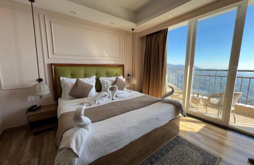 Lansdowne Hotel | Peaks And Pines Resort