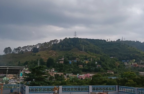 Pithoragarh House | Pet-Friendly Mountain Homestay with Kitchen with scenic view