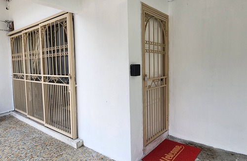 Ss 4 House | Petaling Jaya Kelana Jaya Spacious 4-bedroom townhome with AC, WiFi, Netflix