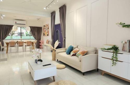 Petaling Jaya House | Petaling Jaya Premium Bungalow 4 Bed Rooms for up tp 18Pax, SS14, Plaza33 , 3 2 Square, Jaya One , SS2