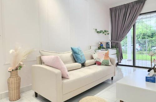 Petaling Jaya House | Petaling Jaya Premium Bungalow 4 Bed Rooms for up tp 18Pax, SS14, Plaza33 , 3 2 Square, Jaya One , SS2