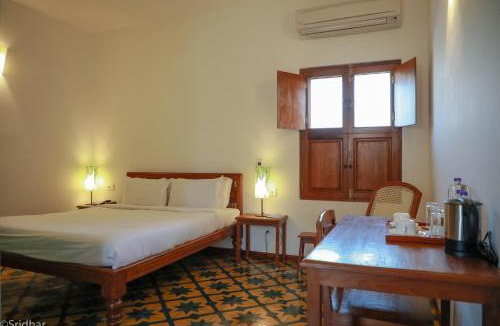 White Town Hotel | Petit Palais
