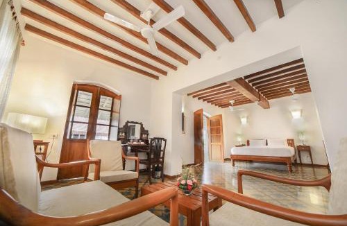 White Town Hotel | Petit Palais