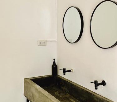Basdiot Hostel | Pig Dive Hostel Moalboal