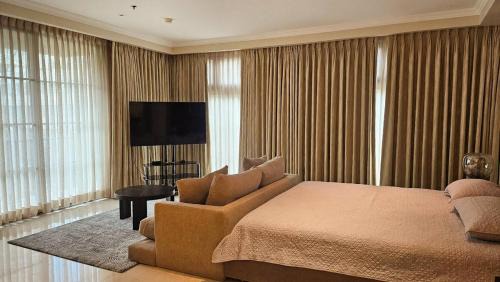Makati Apartment | Poblacion Studio Apartment with Balcony