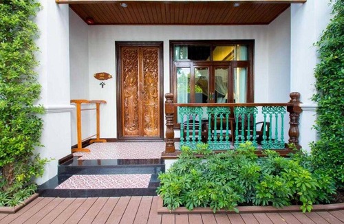 Old City House | Poolside King Retreat | Direct Access & Spa Bath