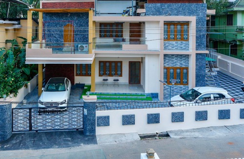 Thrissur House | Posh 7 BHK at BELLJEM Homes inside colony close to city