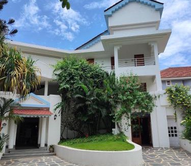 Dona Paula Resort | Prainha Resort By The Sea