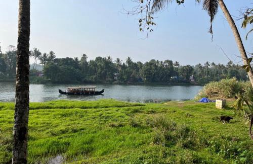 Kanjiramattom House | Pranayakulam Riverside stay in rustic village