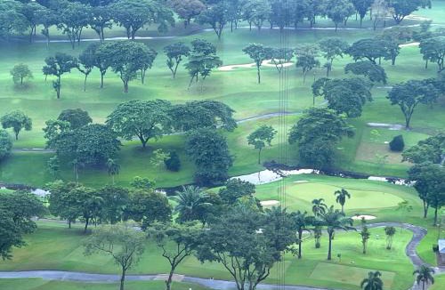 Bonifacio Global City Apartment | Premier 3BR with Fast Internet near High Street BGC