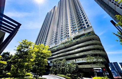Bangsar South Apartment | Premier Stay KL - Bangsar South - King Bed - Work Space - Near LRT, VE, Conexxion