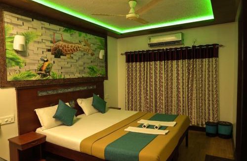 Erezha Boat Rental | Premium Day Cruise House Boat Alleppey by LexStays
