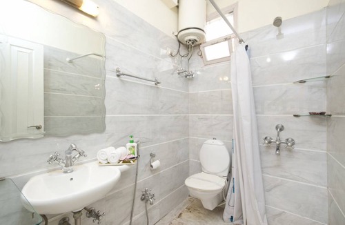 Hauz Khas Resort | Private room ∙ 3 guests