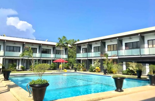 Dauis Apartment | Private Apartment with a big swimming pool