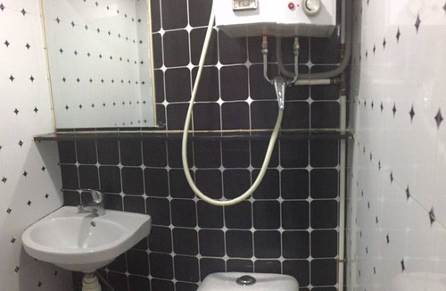 Yau Tsim Mong Apartment | Private Cheap Economic Big Entire Unit in Heart of HK
