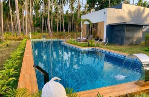 Puerto Princesa Villa | Private Front Beach Villa Infinity Pool 2 bedroom king size