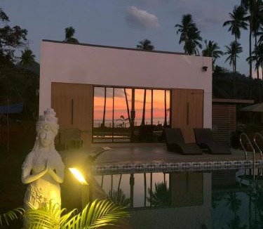Puerto Princesa Villa | Private Front Beach Villa Infinity Pool 2 bedroom king size