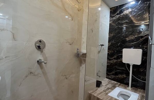 Varanasi Resort | Private room ∙ 6 guests