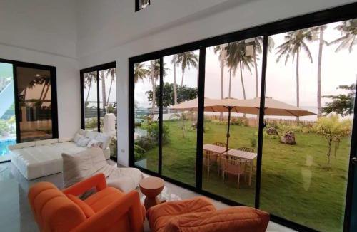 Roxas Villa | PRIVATE VILLA FRONT BEACH Infinity Pool